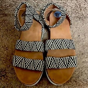 CATHERINE MALANDRINO Davina Wedge Sandals Black Tan & Natural